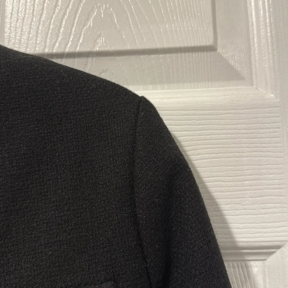 Zara Women's Black Blazer with Gold Buttons - Picture 5 of 7